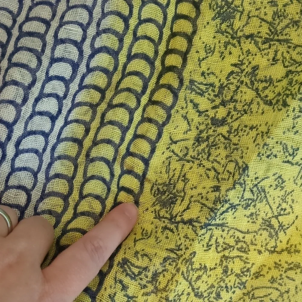 J. McLaughlin stylish scarf